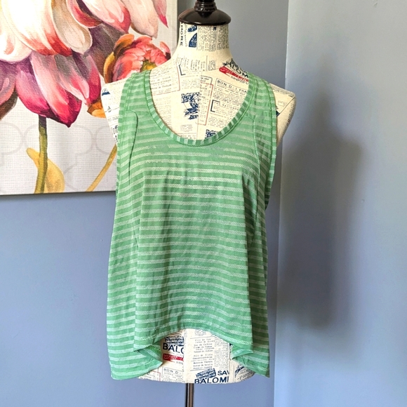 ZYIA Tops - ZYIA Green Nimbus split back tank
